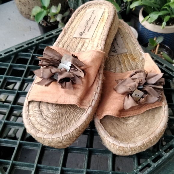Rapunzel Rapunzel | Slip-On Sandals - Picture 12 of 12